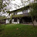 Dedovite Kashti