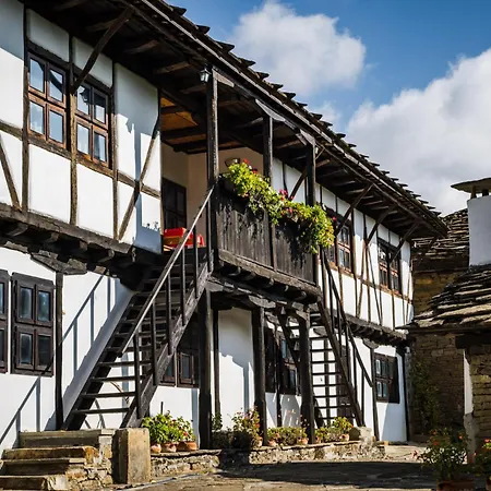 ゲストハウス Dedovite Kashti 3*