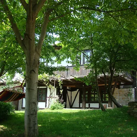 ゲストハウス Dedovite Kashti 3*