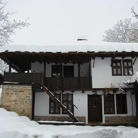 Dedovite Kashti بيت ضيافة