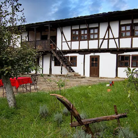 ゲストハウス Dedovite Kashti