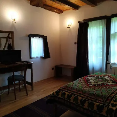 Dedovite Kashti بيت ضيافة