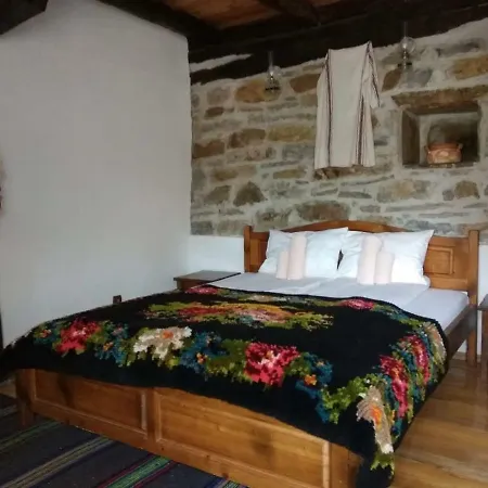 ゲストハウス Dedovite Kashti